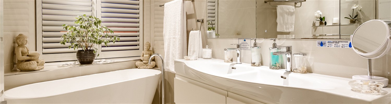 Main bathroom